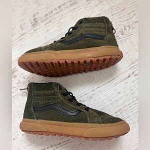 Toddler Sk8 Hi-Zip Gum shoe in grape leaf green